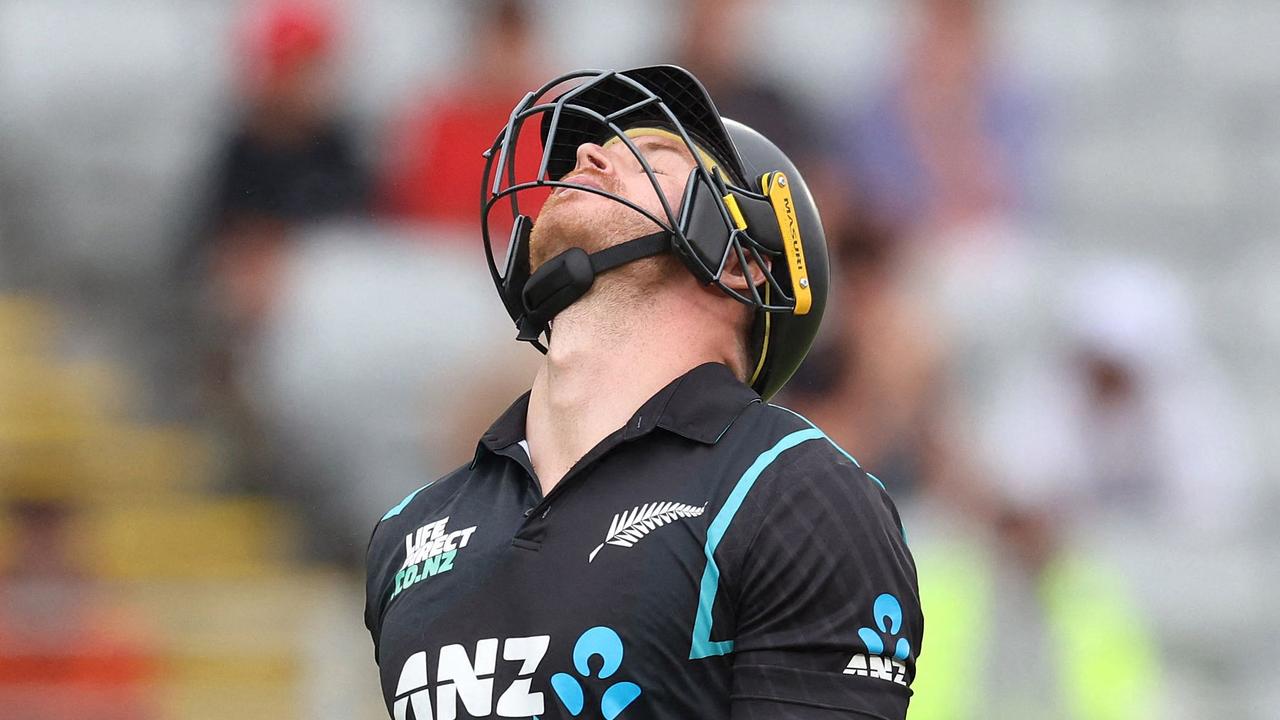Australia crush ‘horrendous’ New Zealand in rain-affected third T20I as Steve Smith fails again