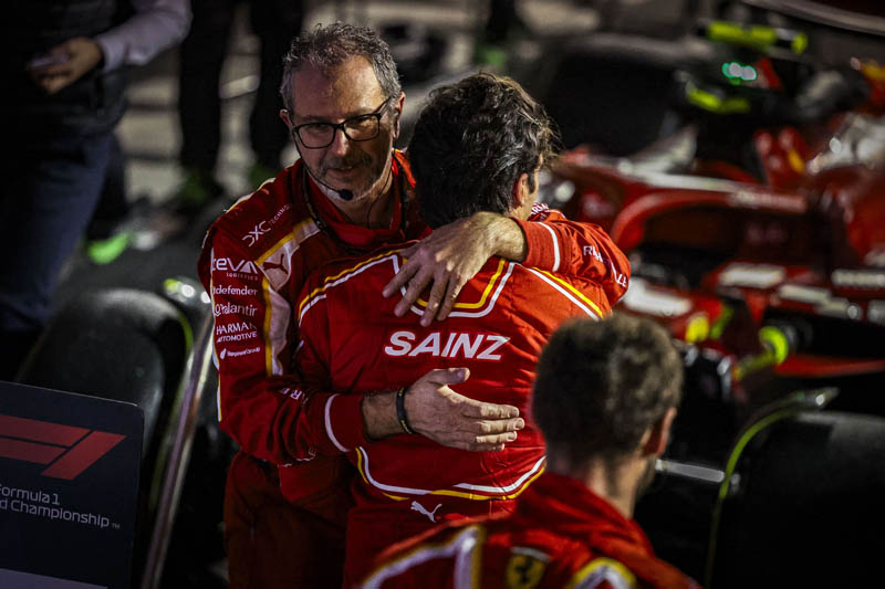 Mixed fortunes for Ferrari pair